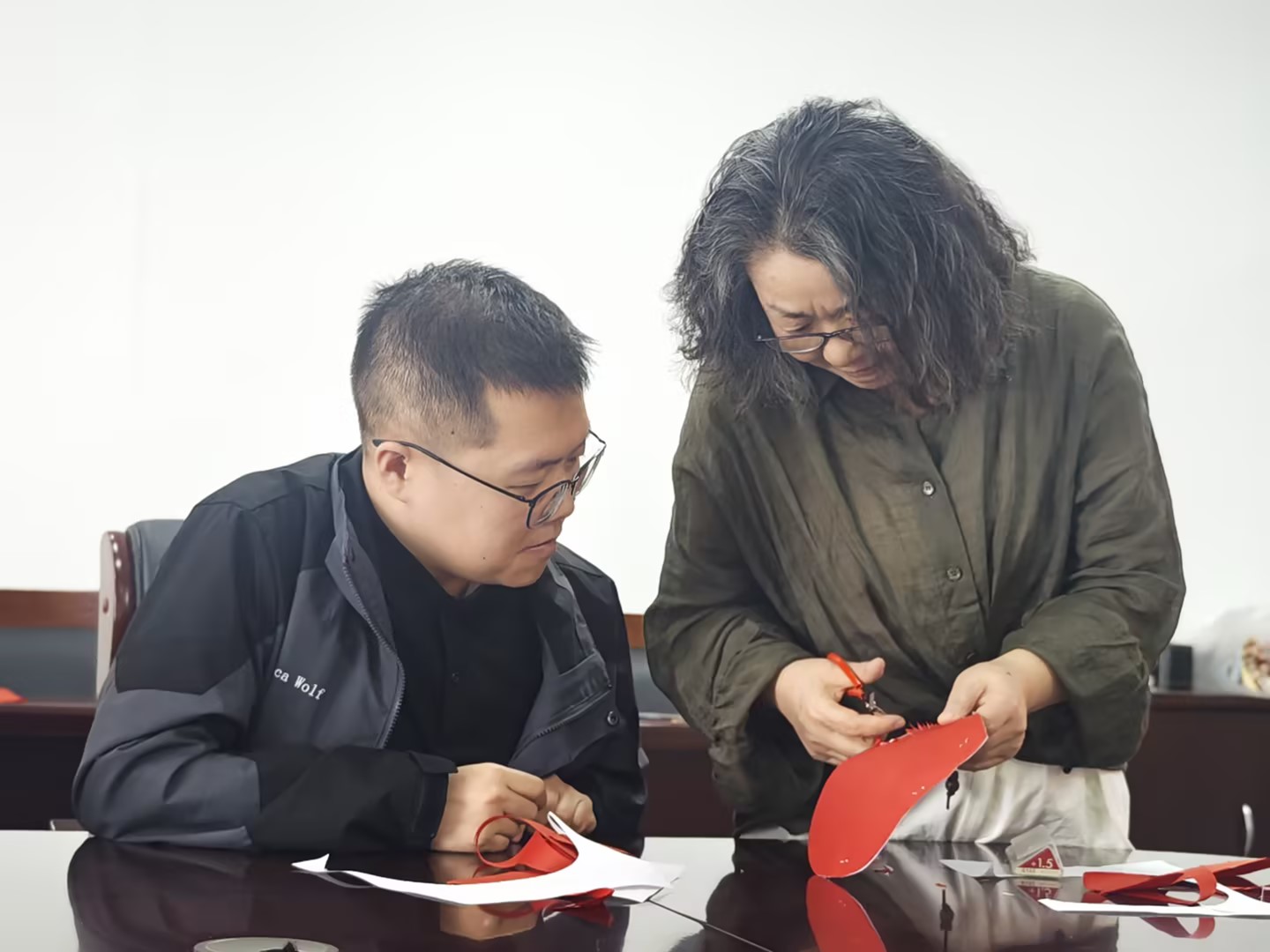 巧手剪清廉 清風(fēng)伴我行  ——有色駝城黨支部舉辦主題黨日活動(dòng)